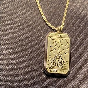 - Sliver pendant necklace